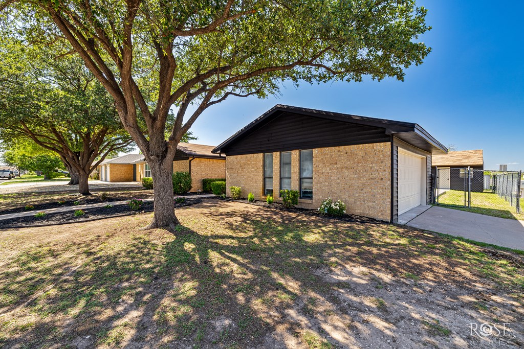 1702 Parkview Dr Property Photo 4