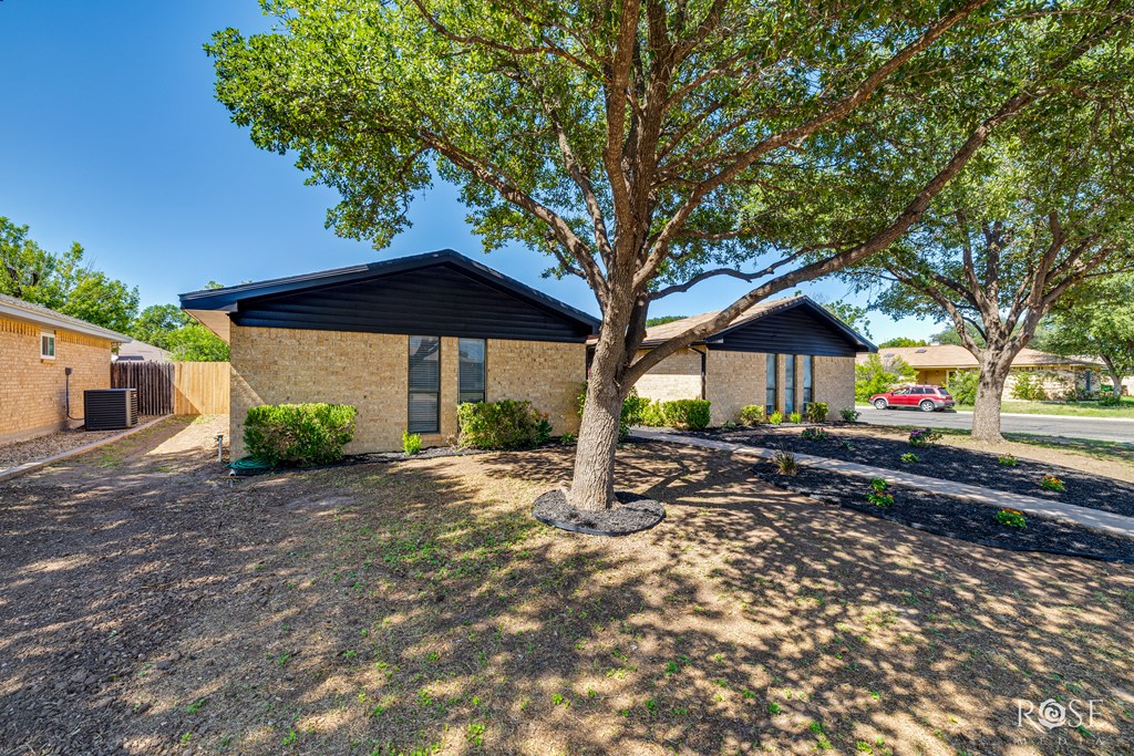 1702 Parkview Dr Property Photo 5