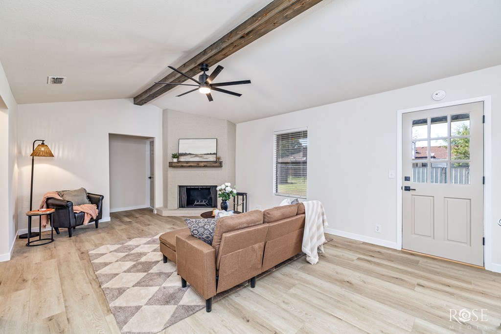 1702 Parkview Dr Property Photo 8