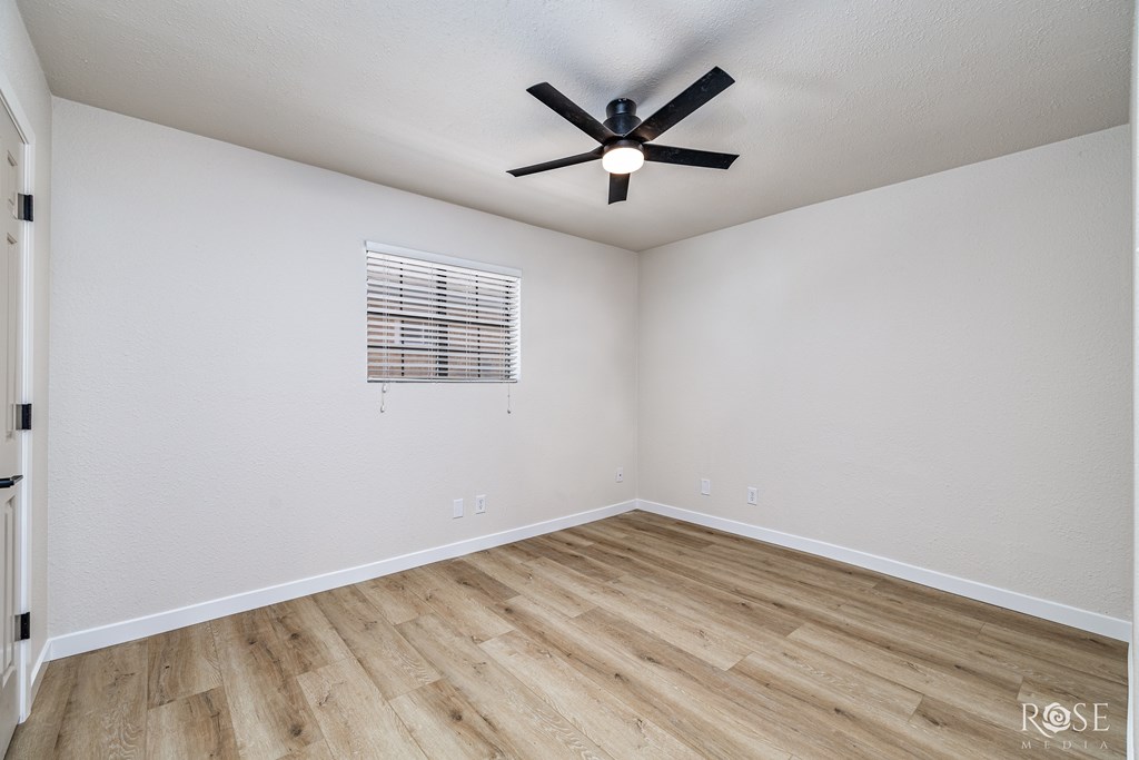 1702 Parkview Dr Property Photo 19