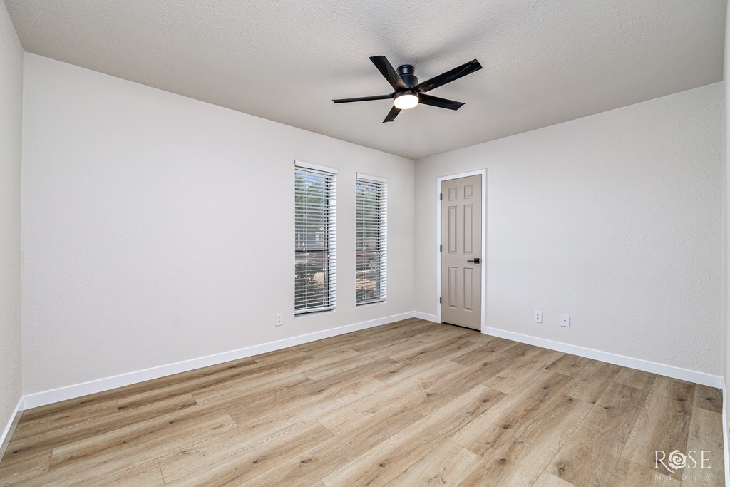 1702 Parkview Dr Property Photo 21