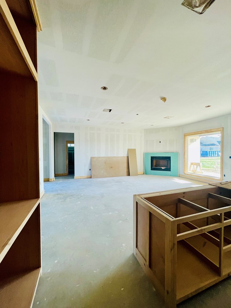 5025 Wolf Creek Dr Property Photo 3