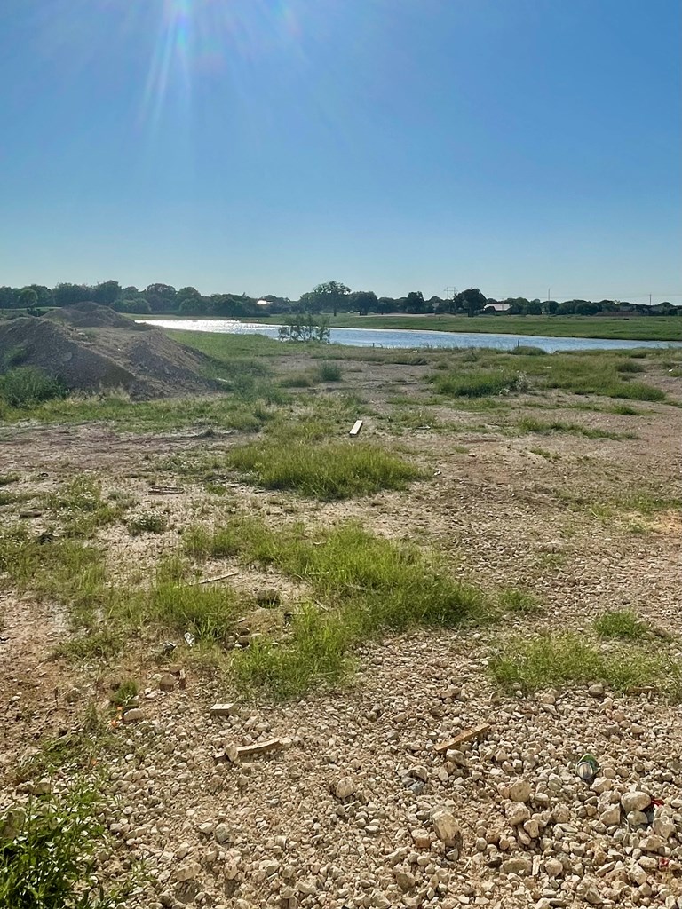 5025 Wolf Creek Dr Property Photo 6