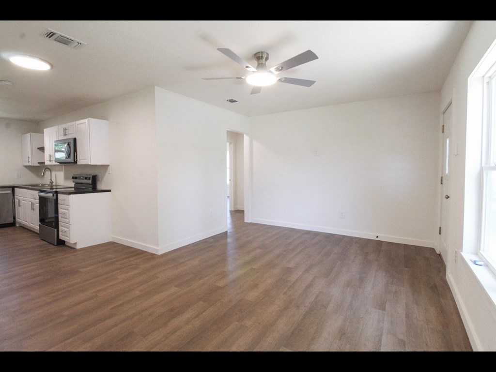 84 Belaire Ave Property Photo 3