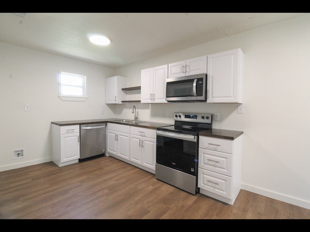84 Belaire Ave Property Photo 4