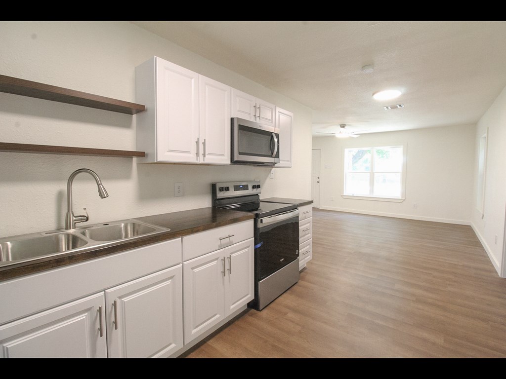 84 Belaire Ave Property Photo 5