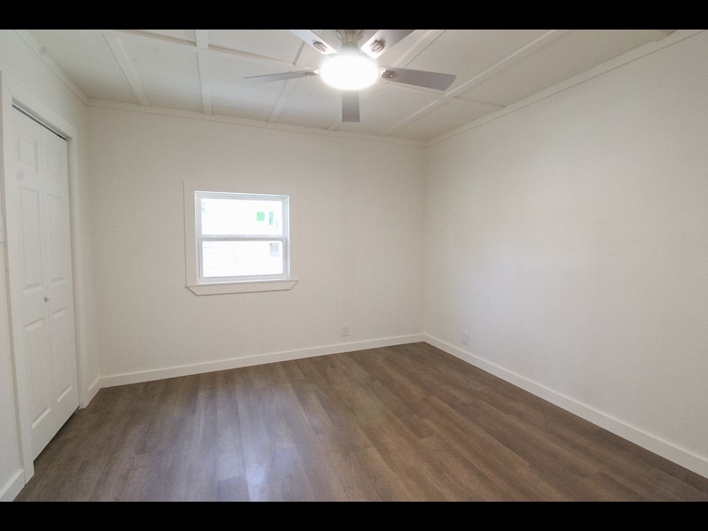 84 Belaire Ave Property Photo 6