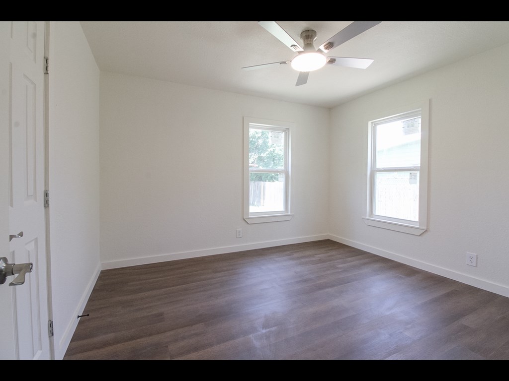 84 Belaire Ave Property Photo 10