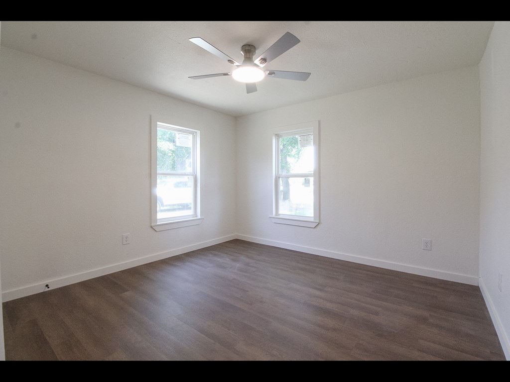 84 Belaire Ave Property Photo 12