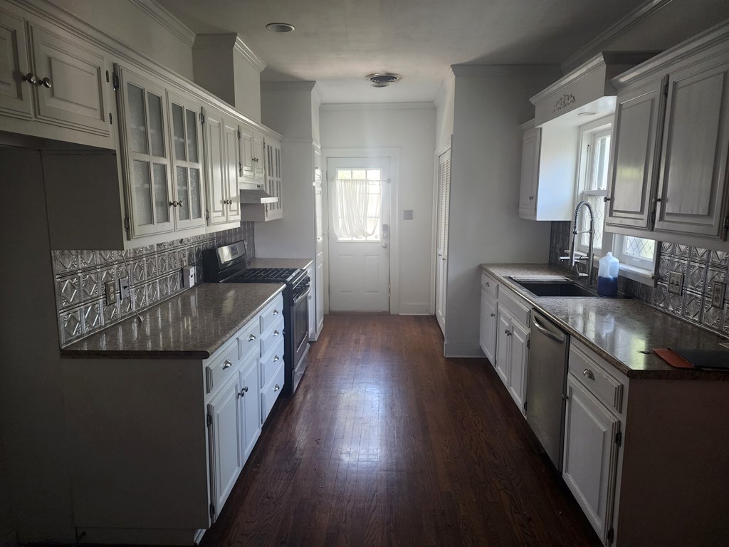1309 Shafter St Property Photo 3