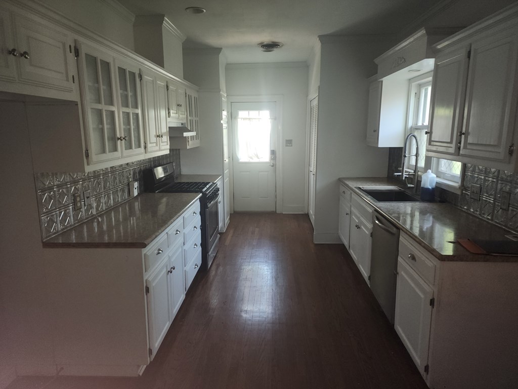 1309 Shafter St Property Photo 6