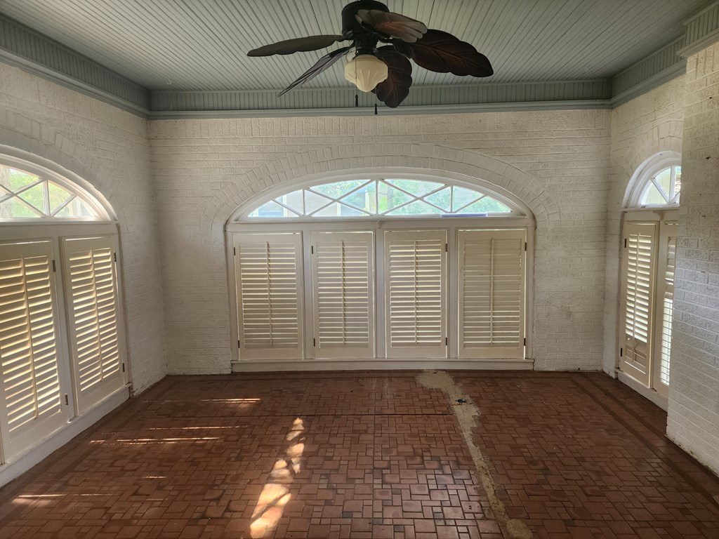 1309 Shafter St Property Photo 7