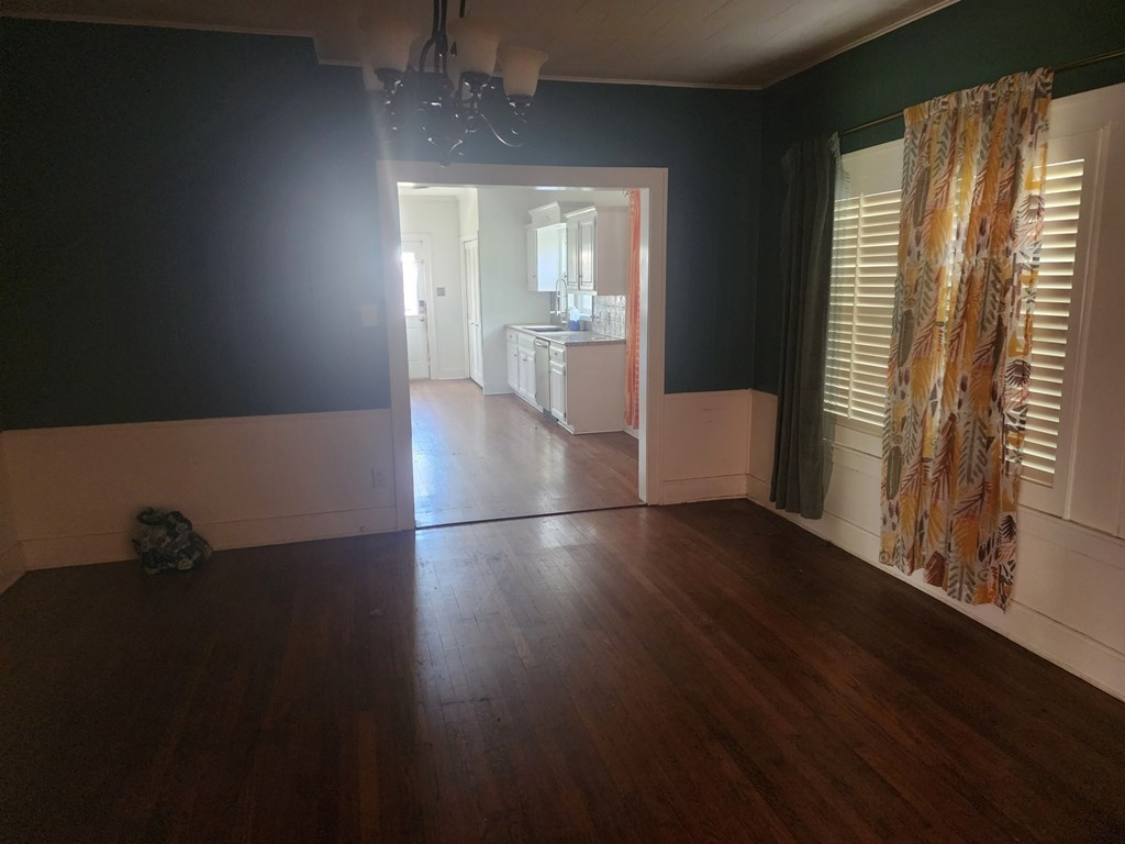 1309 Shafter St Property Photo 9