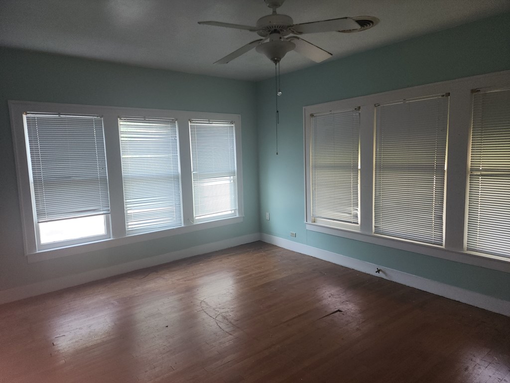 1309 Shafter St Property Photo 12