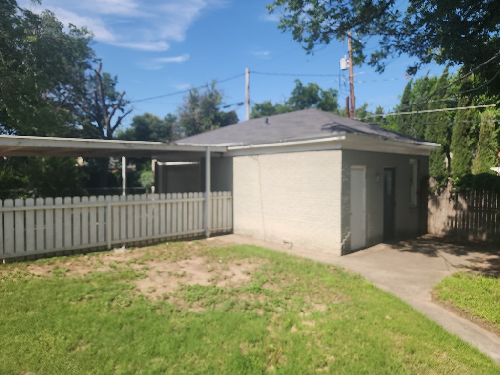 1309 Shafter St Property Photo 19