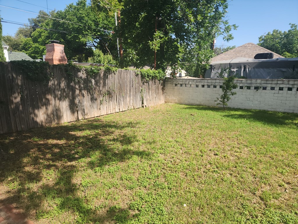 1309 Shafter St Property Photo 21