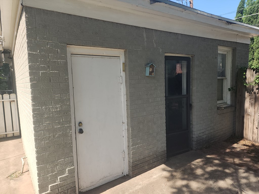 1309 Shafter St Property Photo 22
