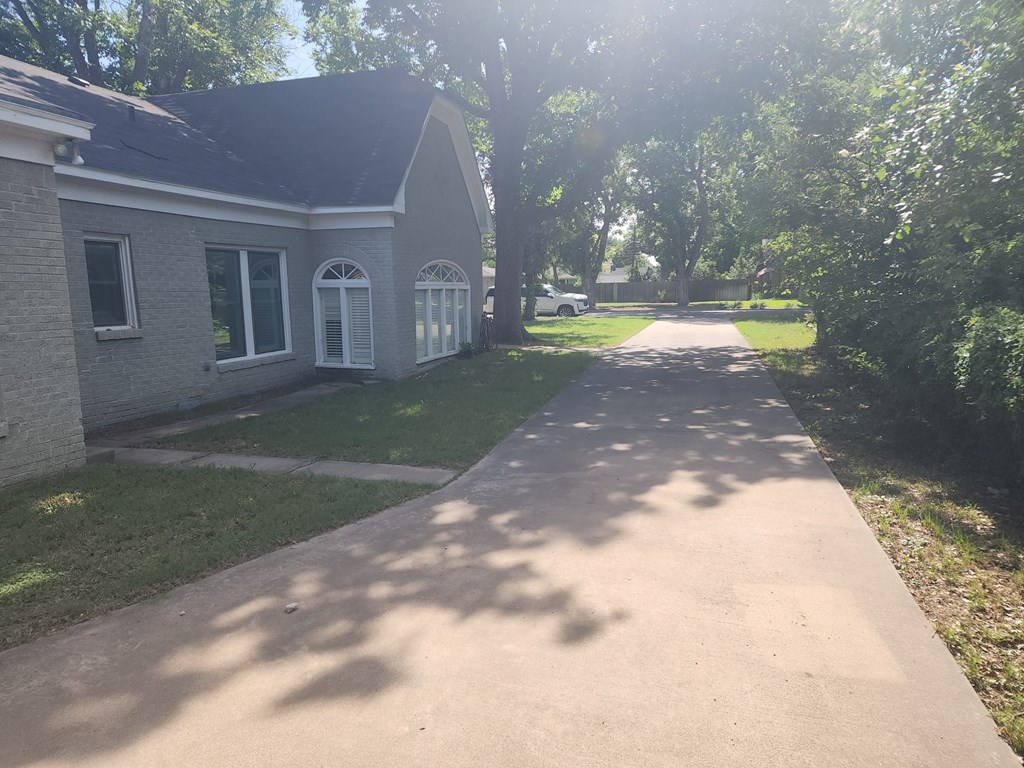 1309 Shafter St Property Photo 24