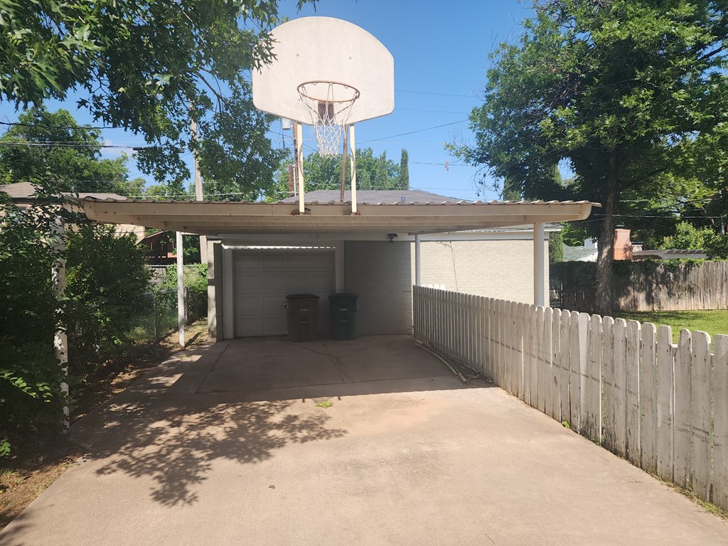 1309 Shafter St Property Photo 25