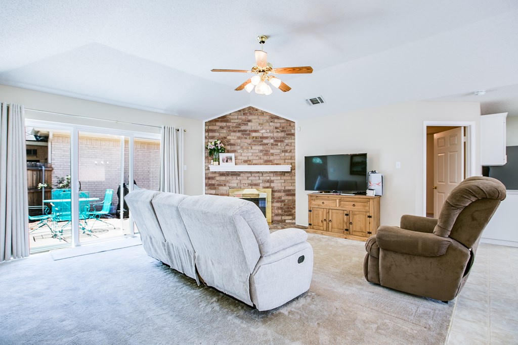 4405 Southland Blvd Property Photo 3