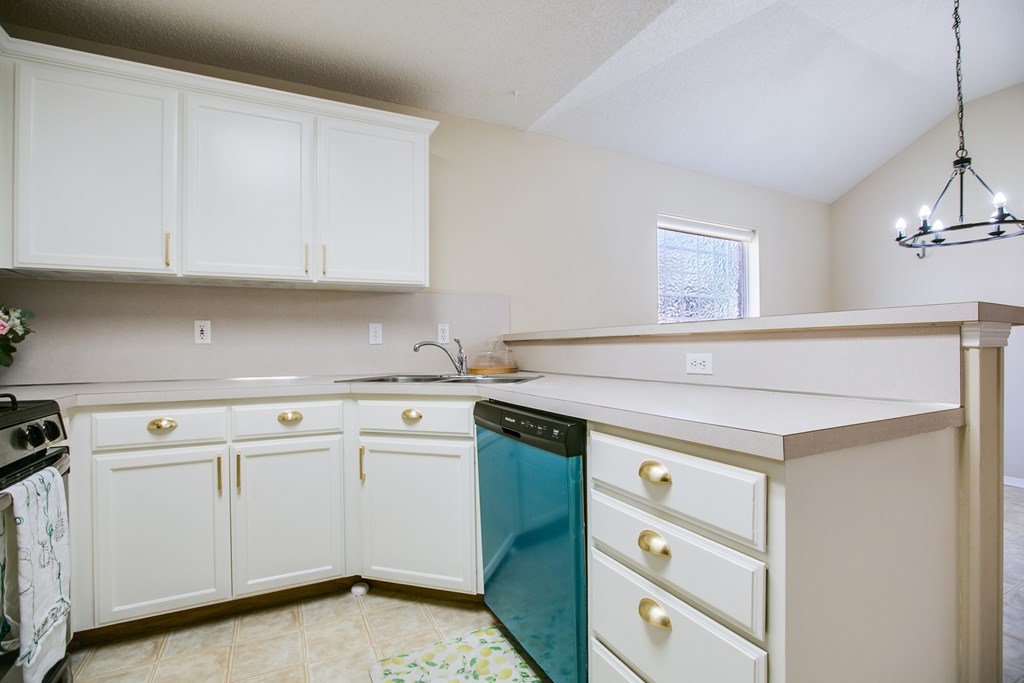 4405 Southland Blvd Property Photo 6