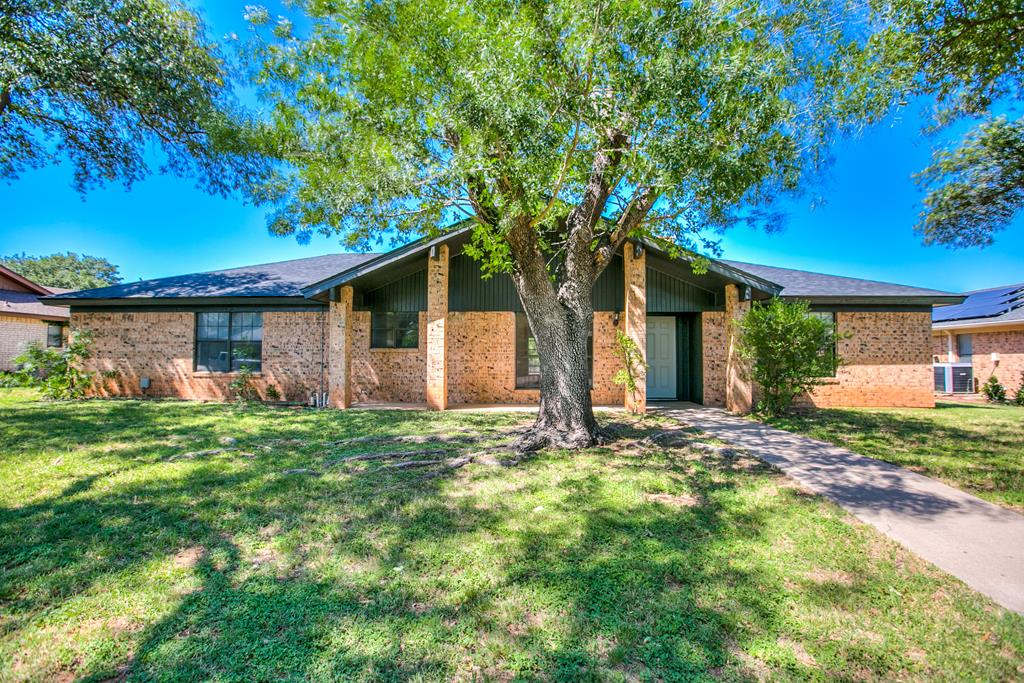 3842 Hillcrest Property Photo