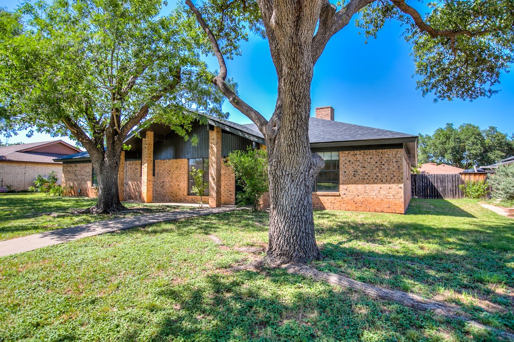 3842 Hillcrest Property Photo 4