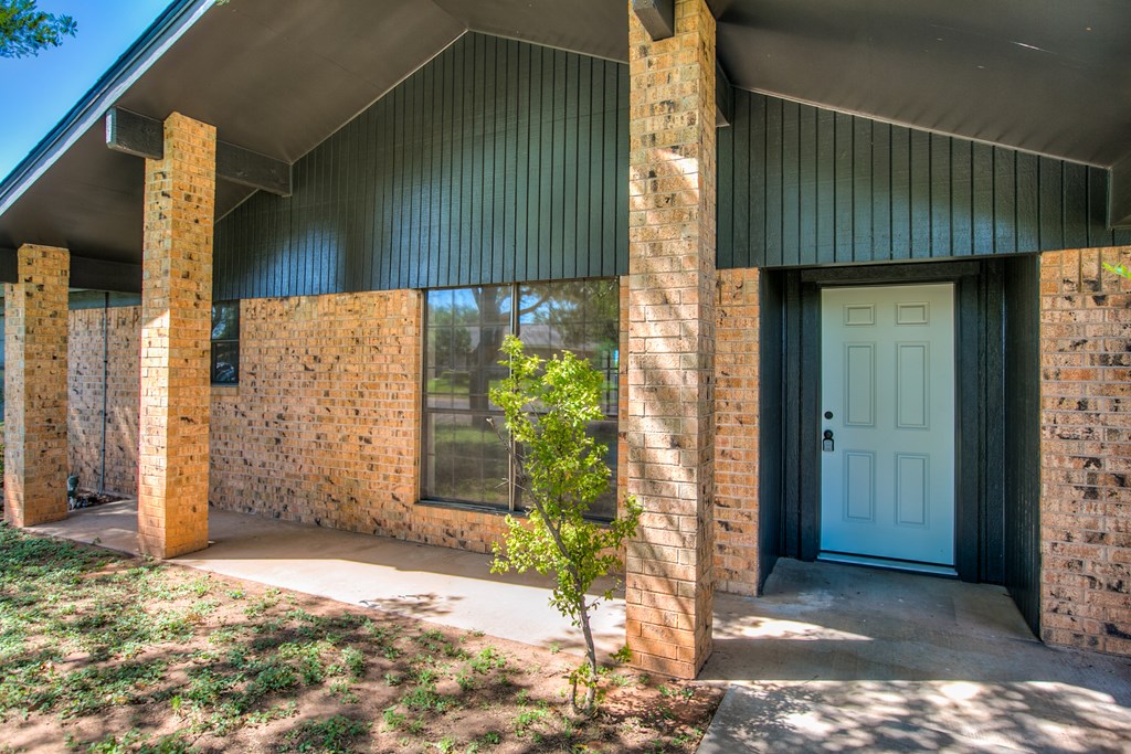 3842 Hillcrest Property Photo 5