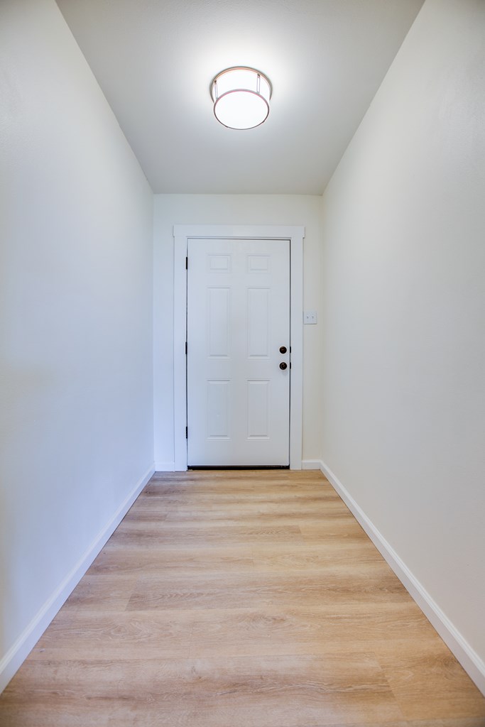 3842 Hillcrest Property Photo 6