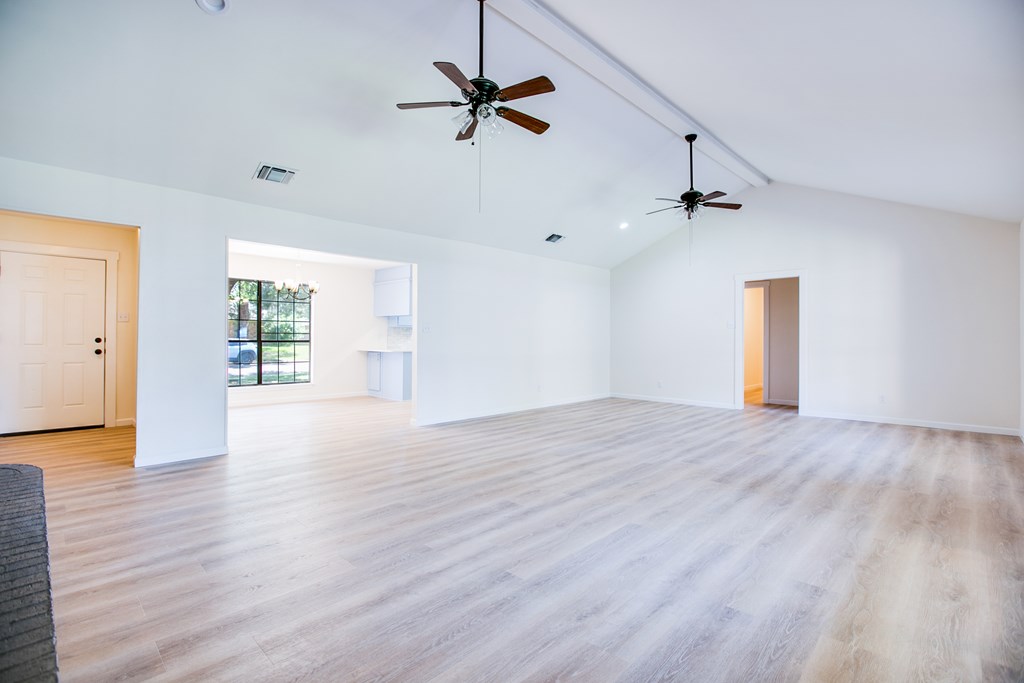 3842 Hillcrest Property Photo 7
