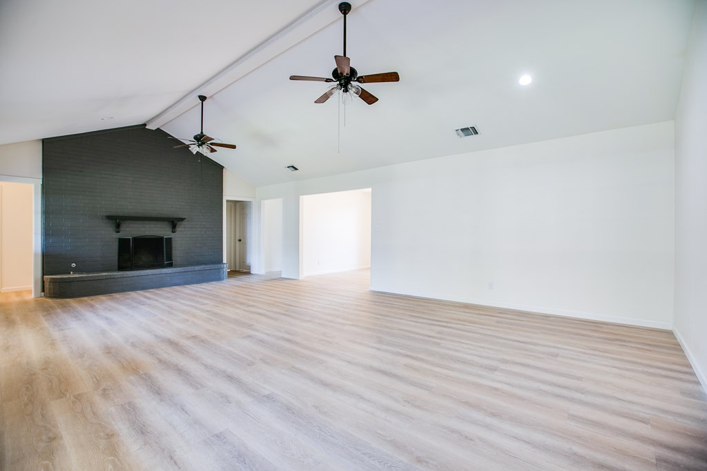 3842 Hillcrest Property Photo 10