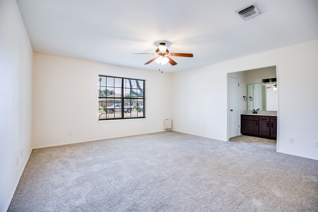 3842 Hillcrest Property Photo 16