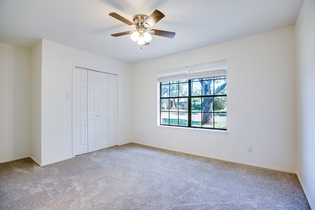3842 Hillcrest Property Photo 23
