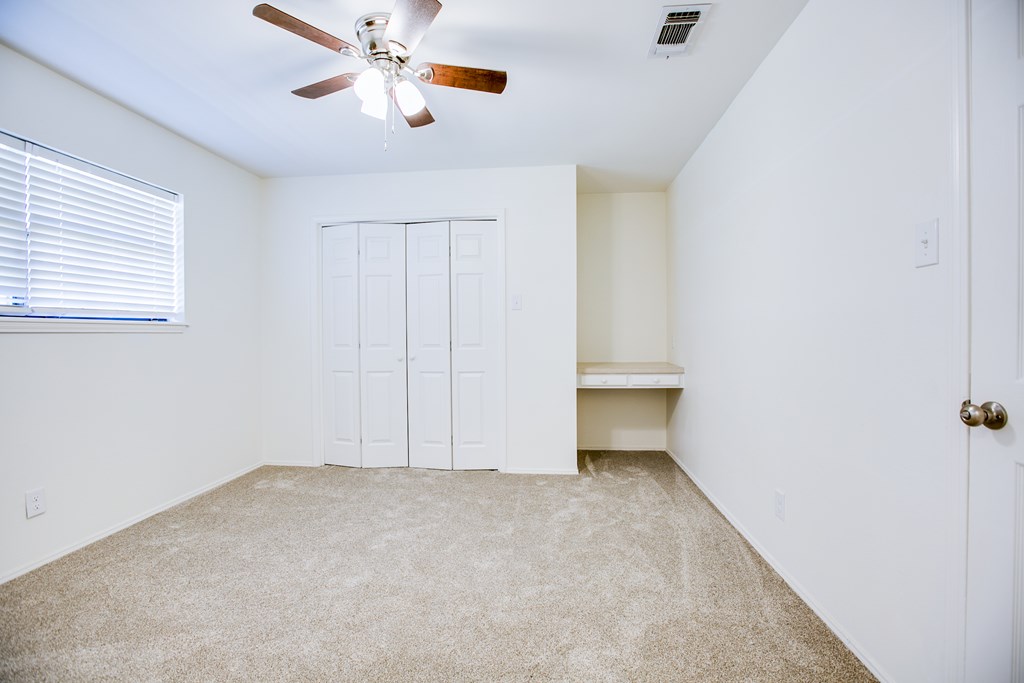 3842 Hillcrest Property Photo 27