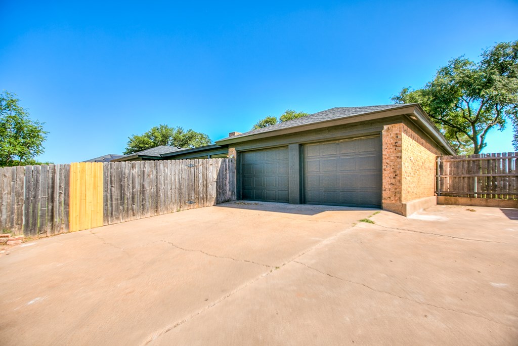 3842 Hillcrest Property Photo 34