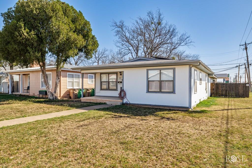 1726 S Park St Property Photo 2
