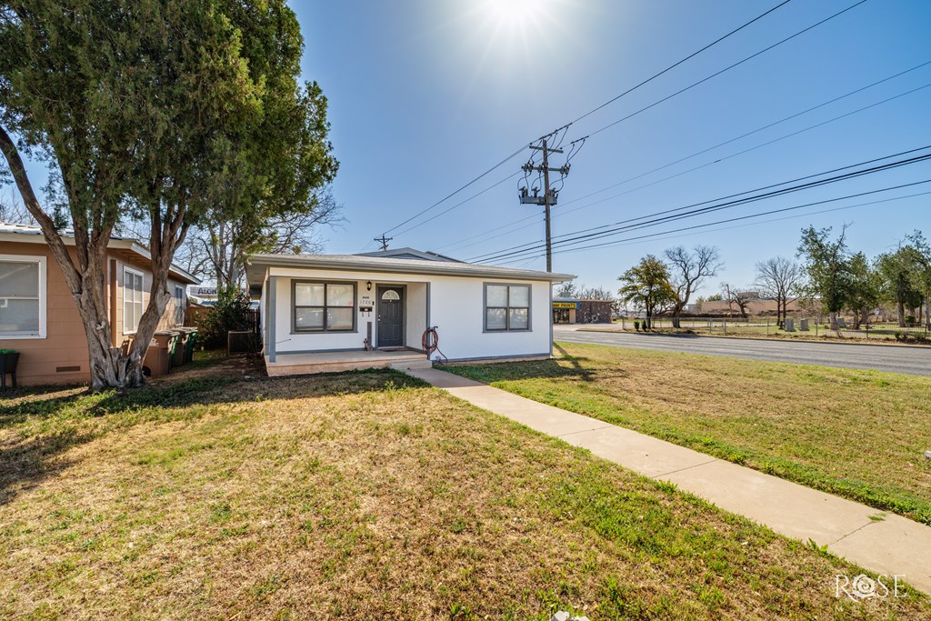 1726 S Park St Property Photo 3