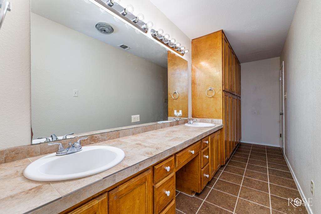 1726 S Park St Property Photo 16