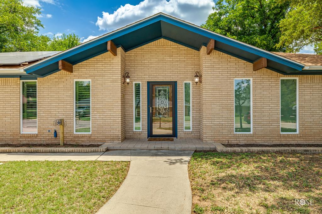 3121 Chatterton Dr Property Photo 1