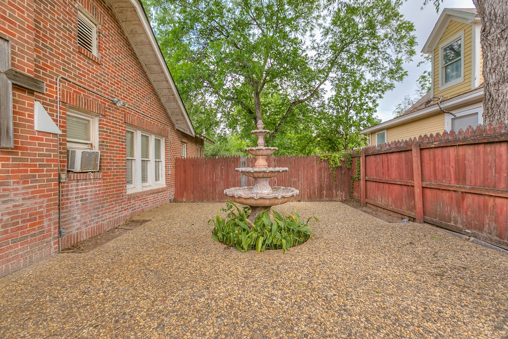 1215 Colorado Ave Property Photo 15