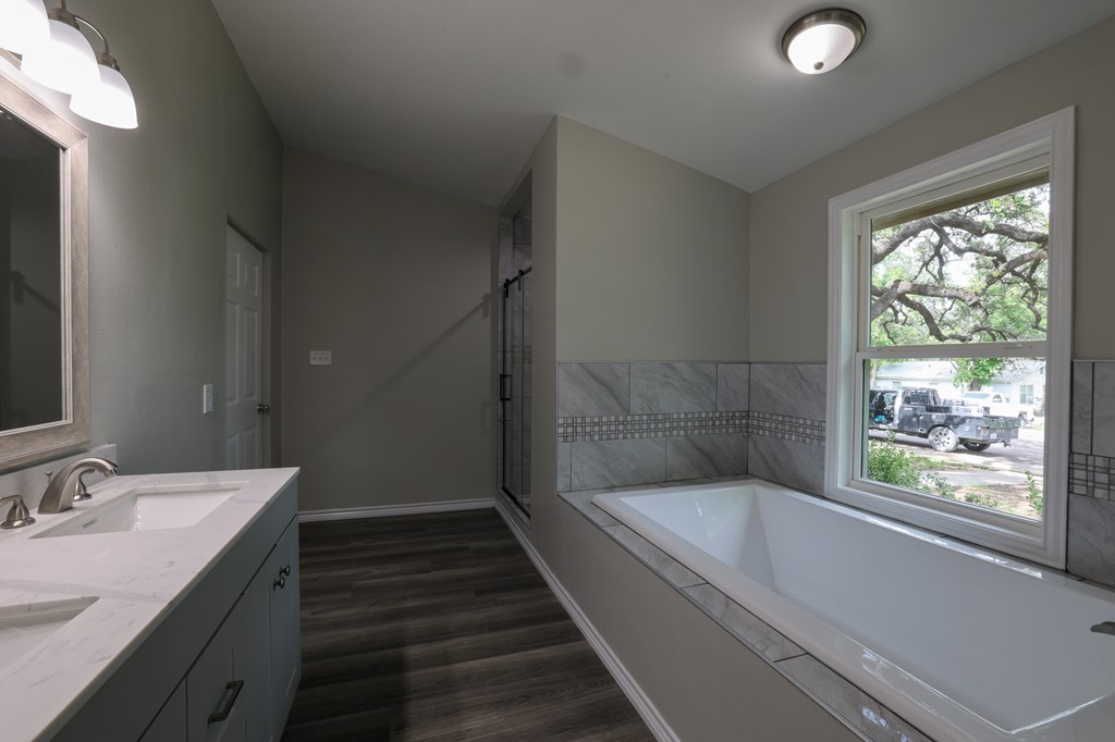 614 Coates St Property Photo 11
