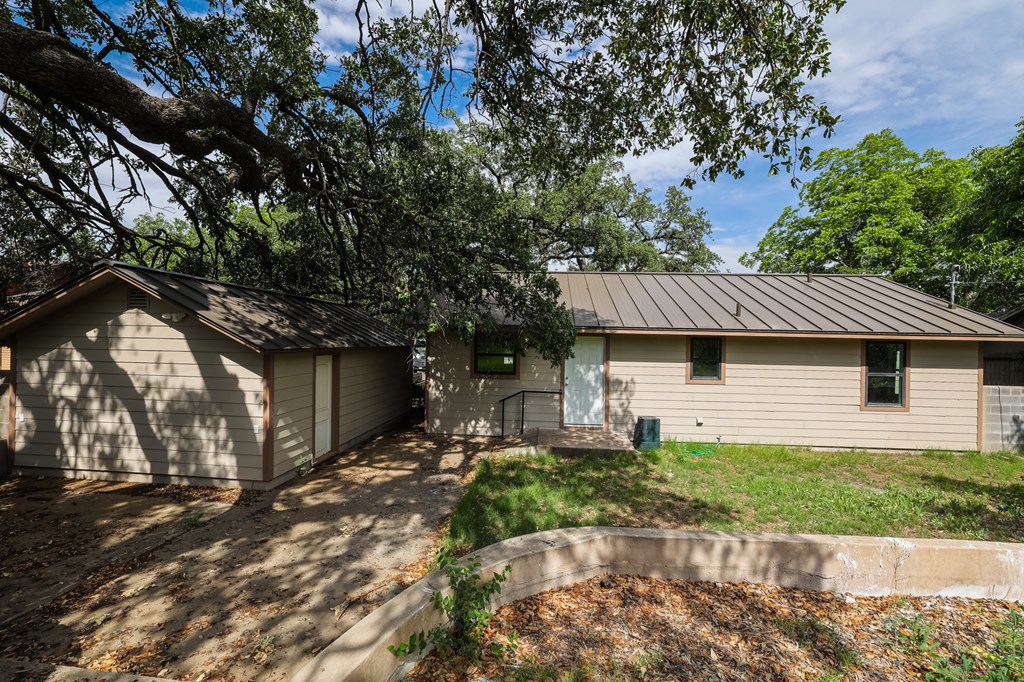 614 Coates St Property Photo 12