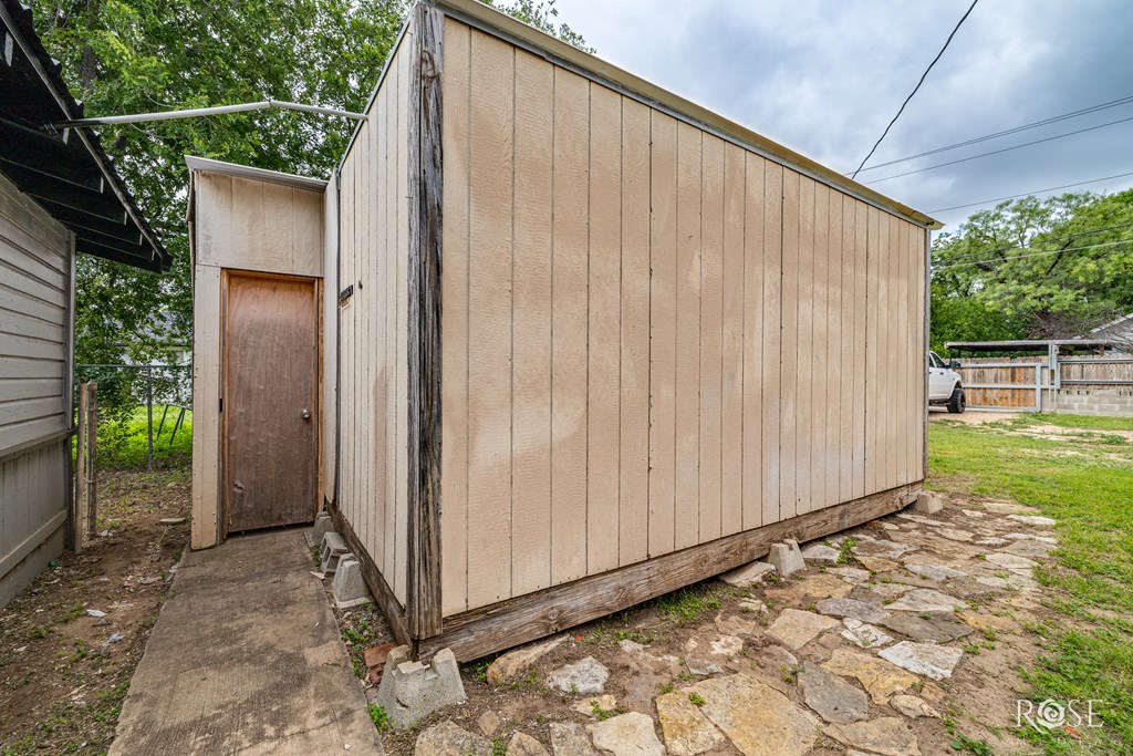 411 N Bishop St Property Photo 18