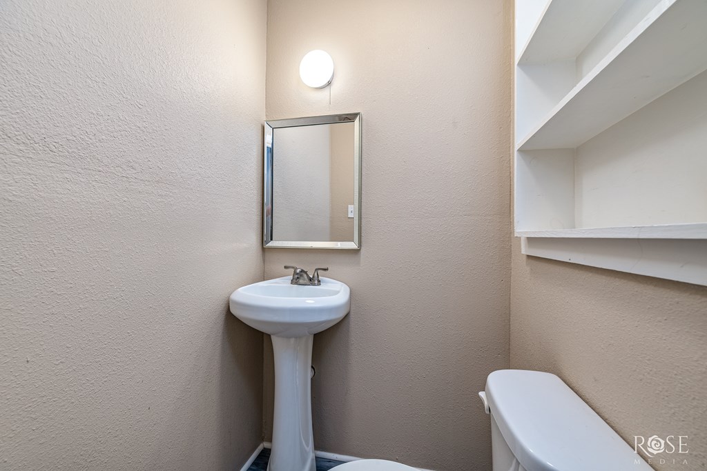 310 N Van Buren St Property Photo 9
