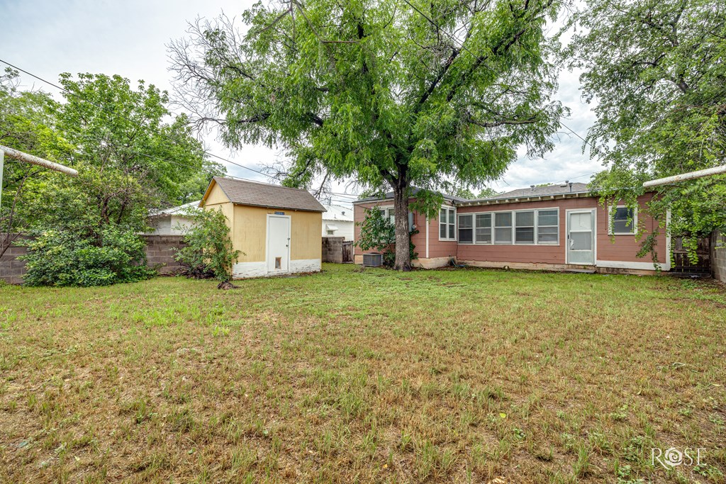 310 N Van Buren St Property Photo 13