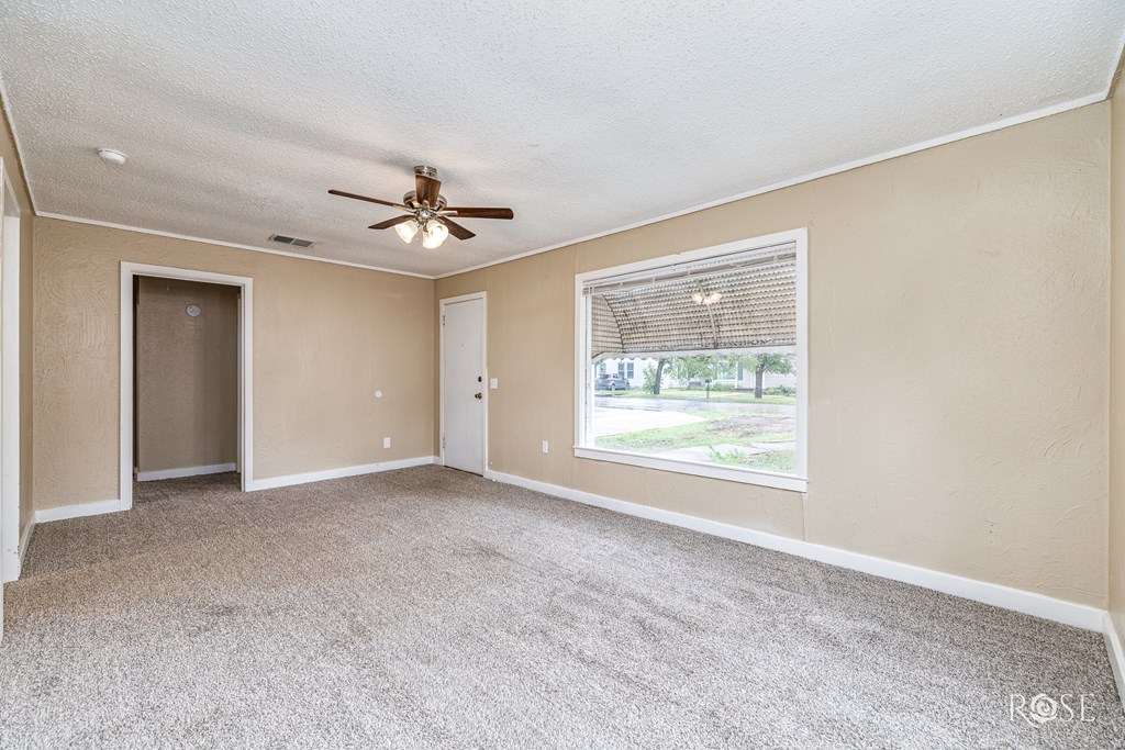310 N Van Buren St Property Photo 16