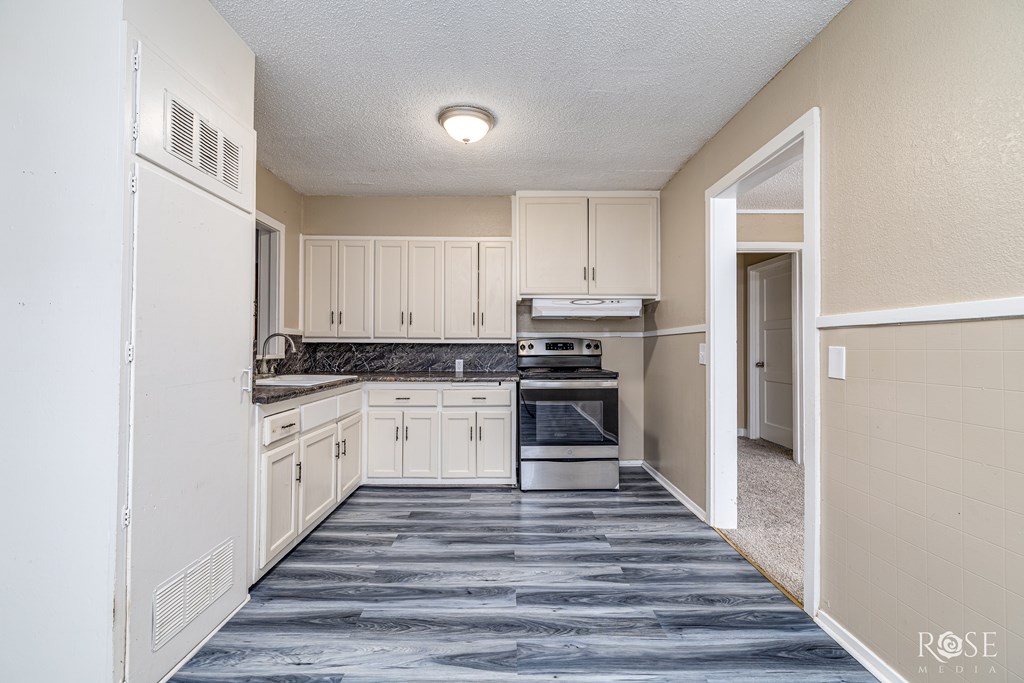 310 N Van Buren St Property Photo 17