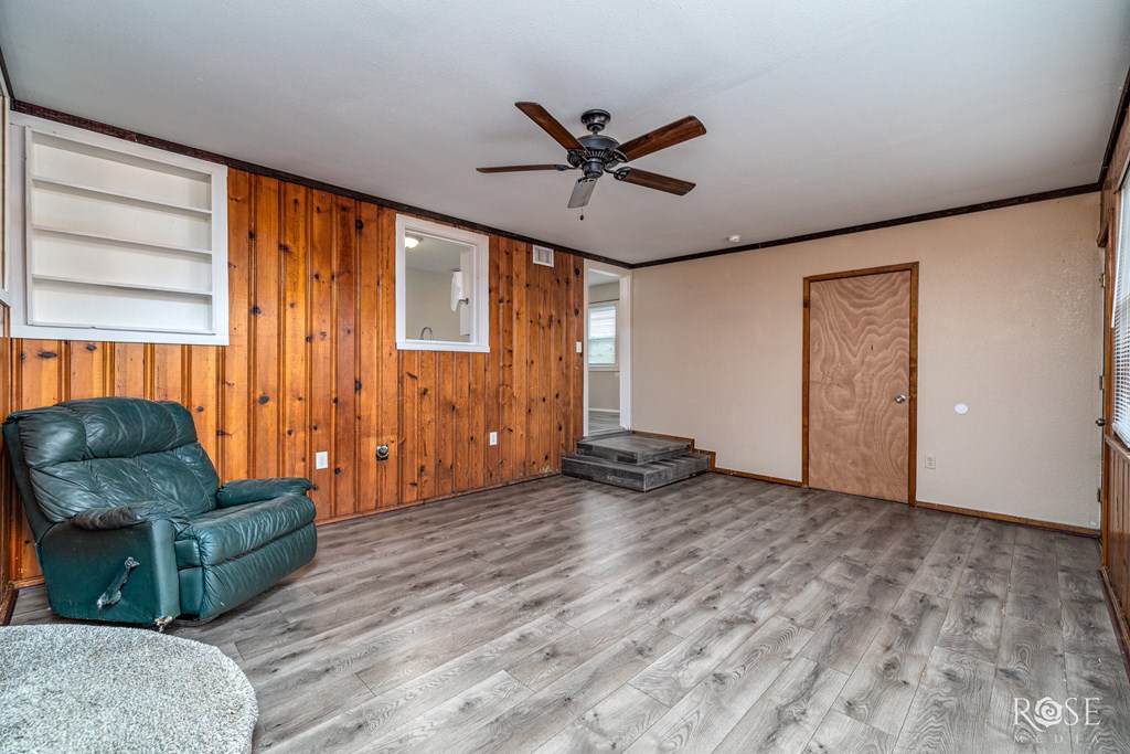 310 N Van Buren St Property Photo 18