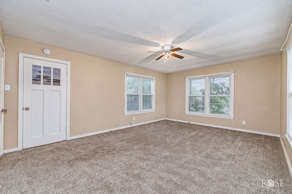 310 N Van Buren St Property Photo 19