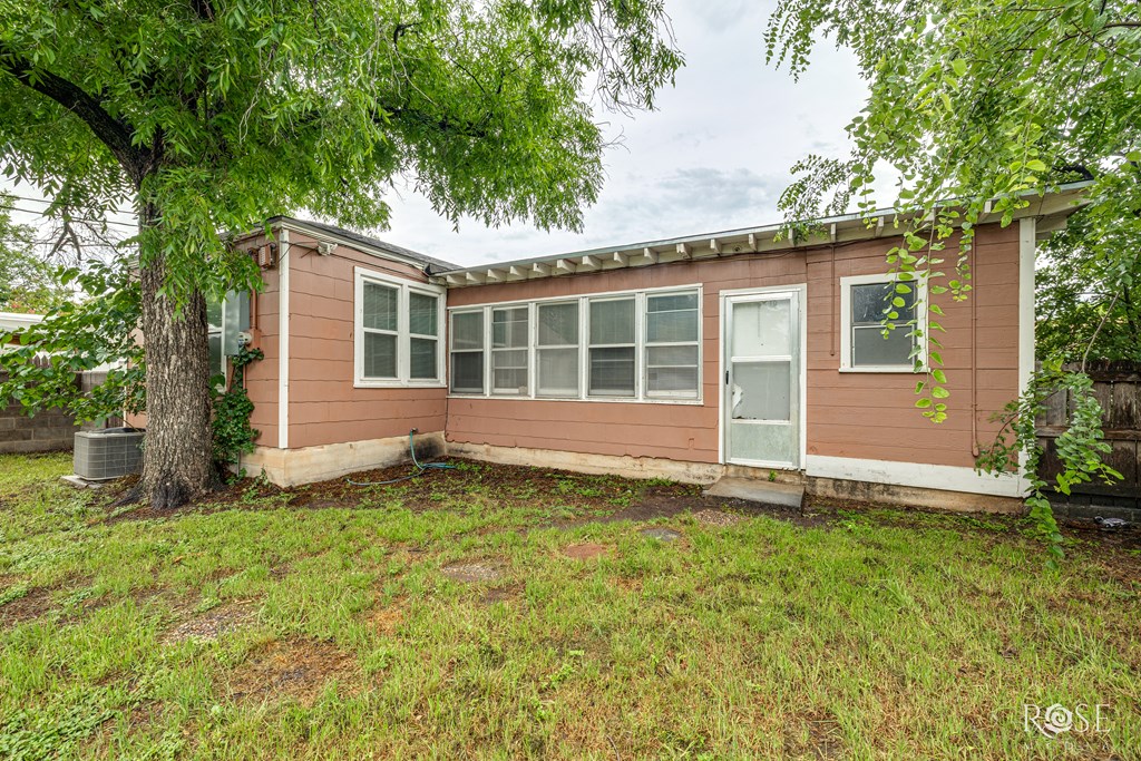 310 N Van Buren St Property Photo 25